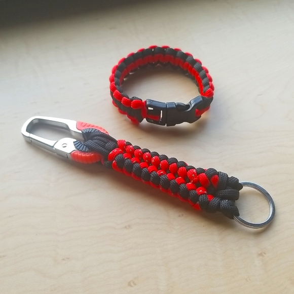 Paracord bracelet and keychain set. - Picture 3 of 3